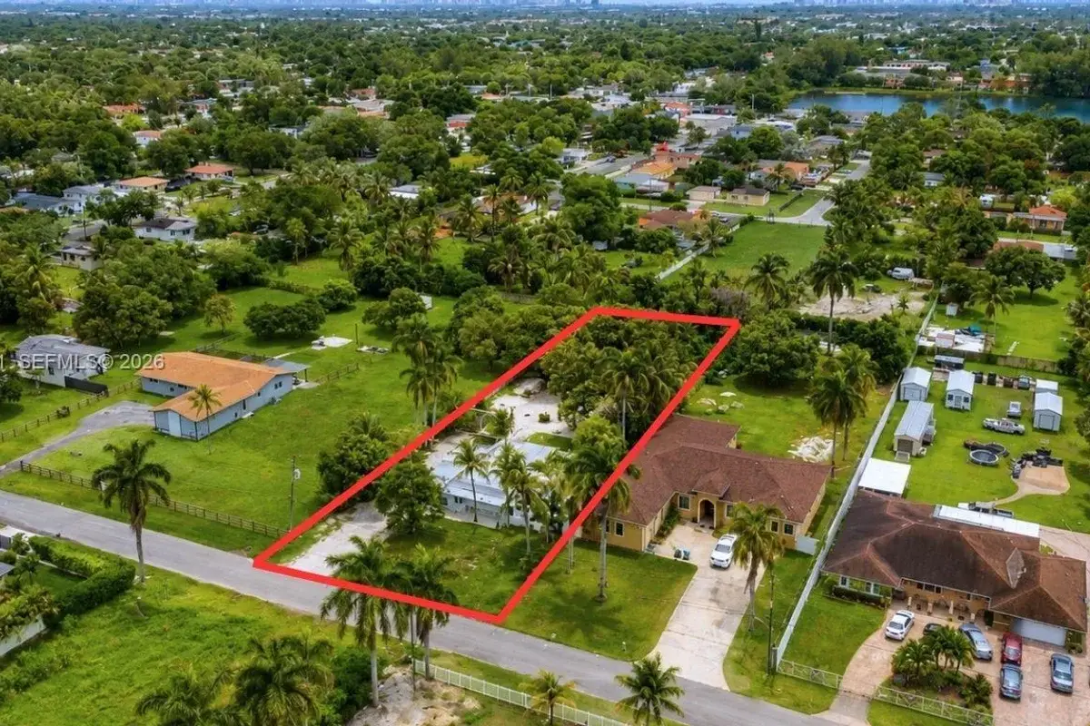 10945 NW 19th Ave, Miami: photo 1 of 18