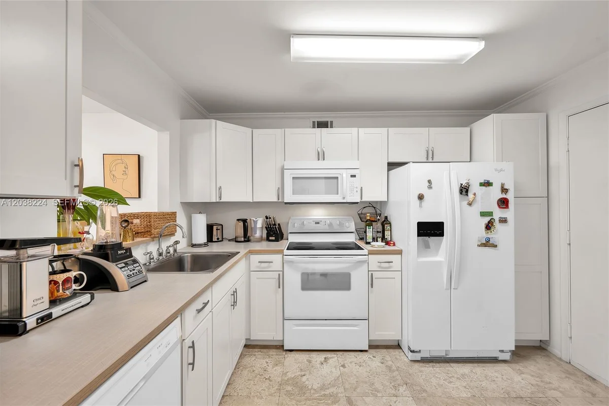 1020 Meridian Ave #715, Miami Beach: photo 1 of 25