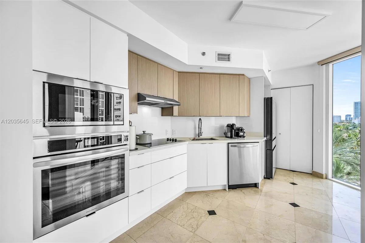 19333 Collins Ave #709, Sunny Isles Beach: photo 1 of 30