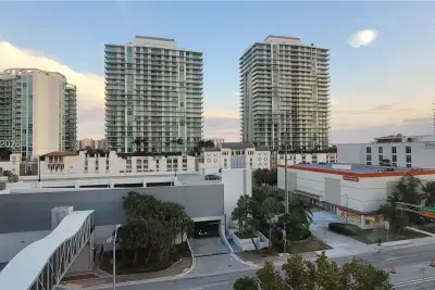 16909 N Bay Rd #815, Sunny Isles Beach: photo 1 of 11