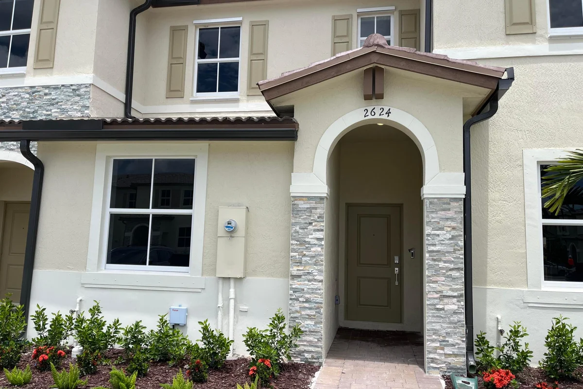 2624 SE 25th, Homestead: photo 1 of 34
