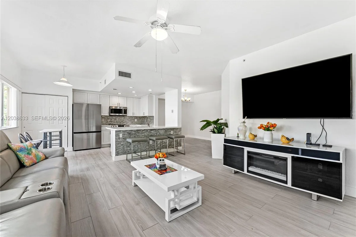 7715 Yardley Dr #303, Tamarac: photo 1 of 29