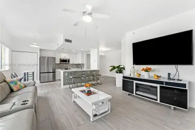7715 Yardley Dr #303, Tamarac: photo 1 of 29