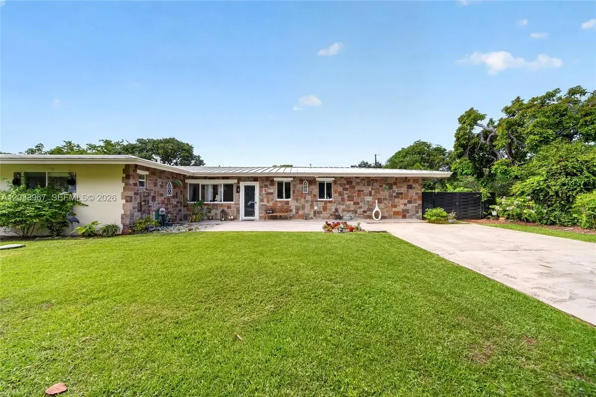 8250 SW 118th Ter, Miami: photo 1 of 63