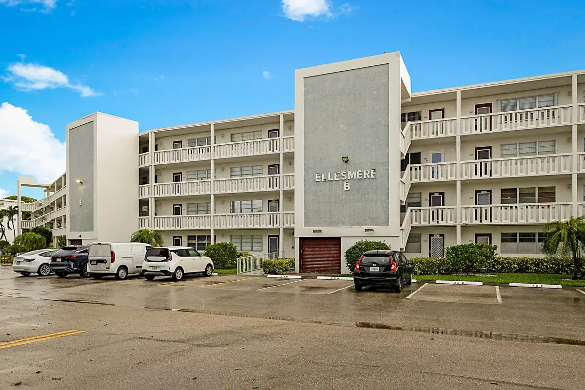 1023 Ellesmere B, Deerfield Beach: photo 1 of 23