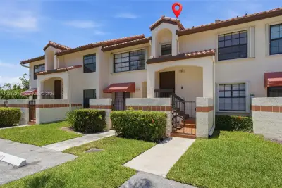 104 Freedom Ct, Deerfield Beach: photo 1 of 38