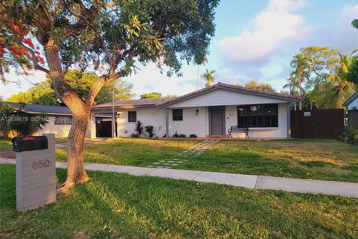 850 NE 182nd Ter, North Miami Beach: photo 1 of 11