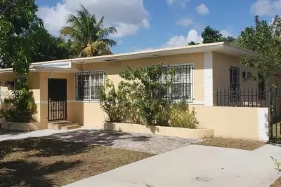 1079 NW 112th Ter, Miami: photo 1 of 24