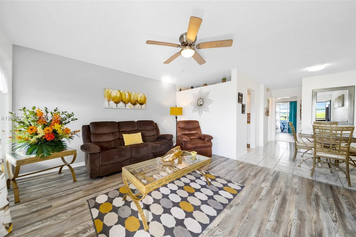 15610 NE 6th Ave #34C, Miami: photo 1 of 35