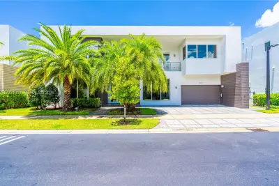 10267 NW 75th Ter, Doral: photo 1 of 66
