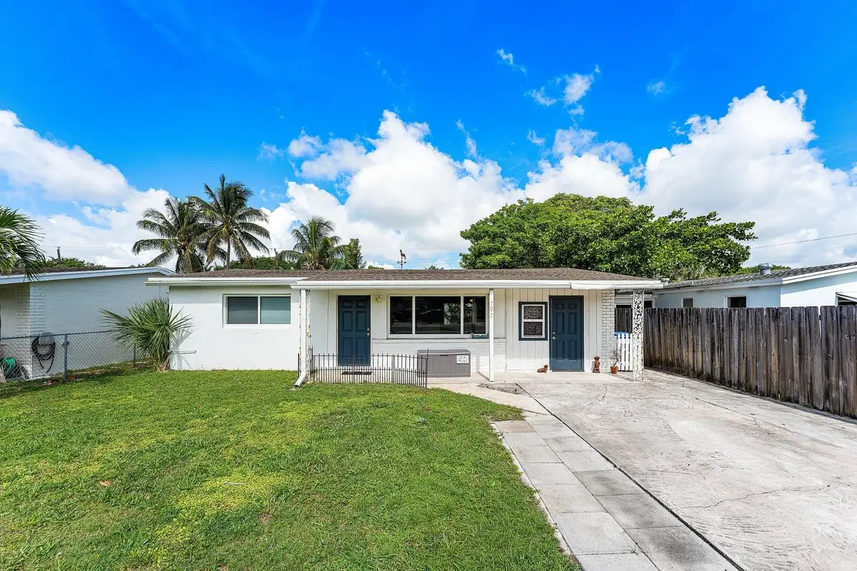 707 S Broadway, Lantana: photo 1 of 42