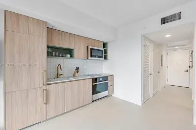 159 NE 6th St #2903, Miami: photo 1 of 19
