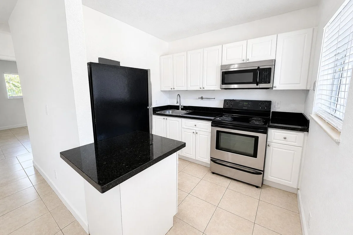 701 SW 14th Ave #7, Fort Lauderdale: photo 1 of 11