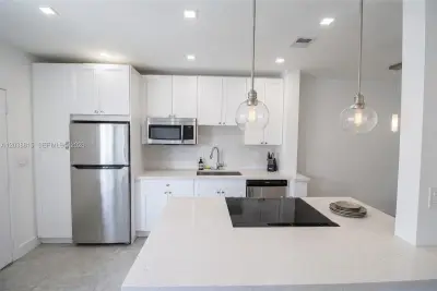 11576 NW 42nd St, Coral Springs: photo 1 of 10