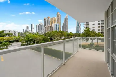 230 174th St #404, Sunny Isles Beach: photo 1 of 14