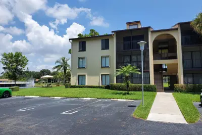 603 Sea Pine Way #B2, West Palm Beach: photo 1 of 18