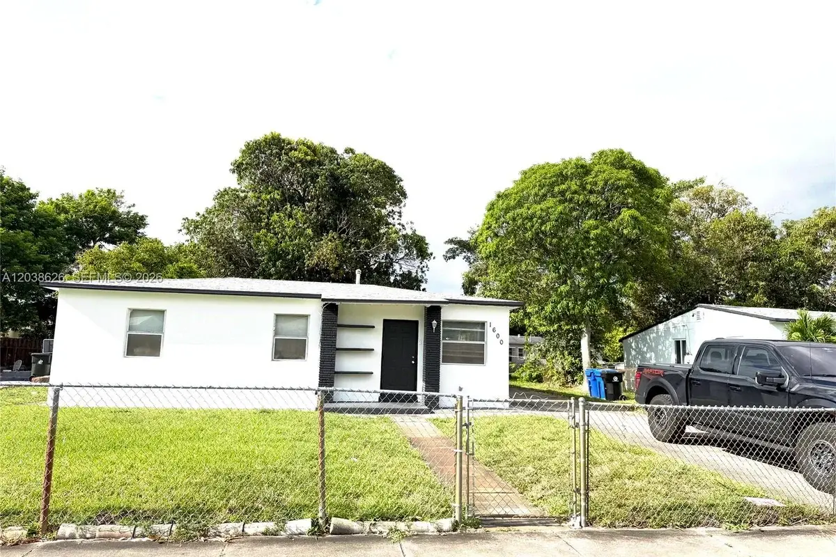 1600 NW 13th Ct #1, Fort Lauderdale: photo 1 of 12