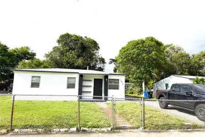 1600 NW 13th Ct #1, Fort Lauderdale: photo 1 of 12