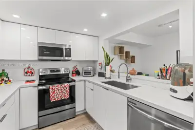 2055 SW 122nd Ave #326, Miami: photo 1 of 25