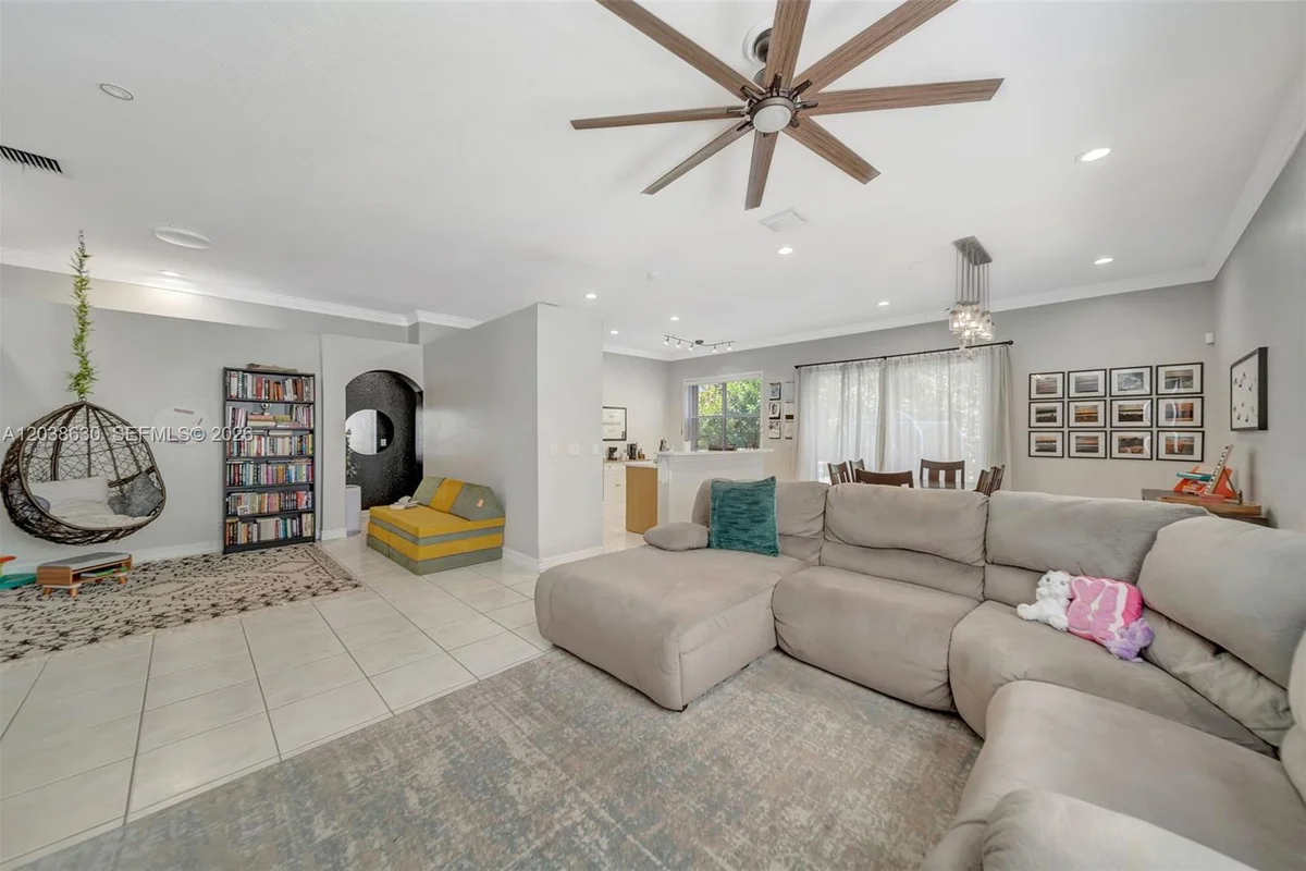 1531 SW 194th Ter, Pembroke Pines: photo 1 of 52