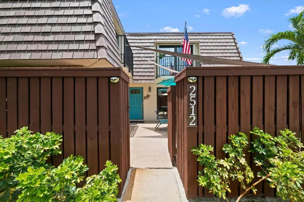 2512 SW 15th St, Deerfield Beach: photo 1 of 29