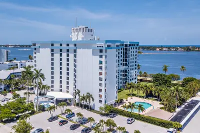 3800 Washington Rd #901, West Palm Beach: photo 1 of 30