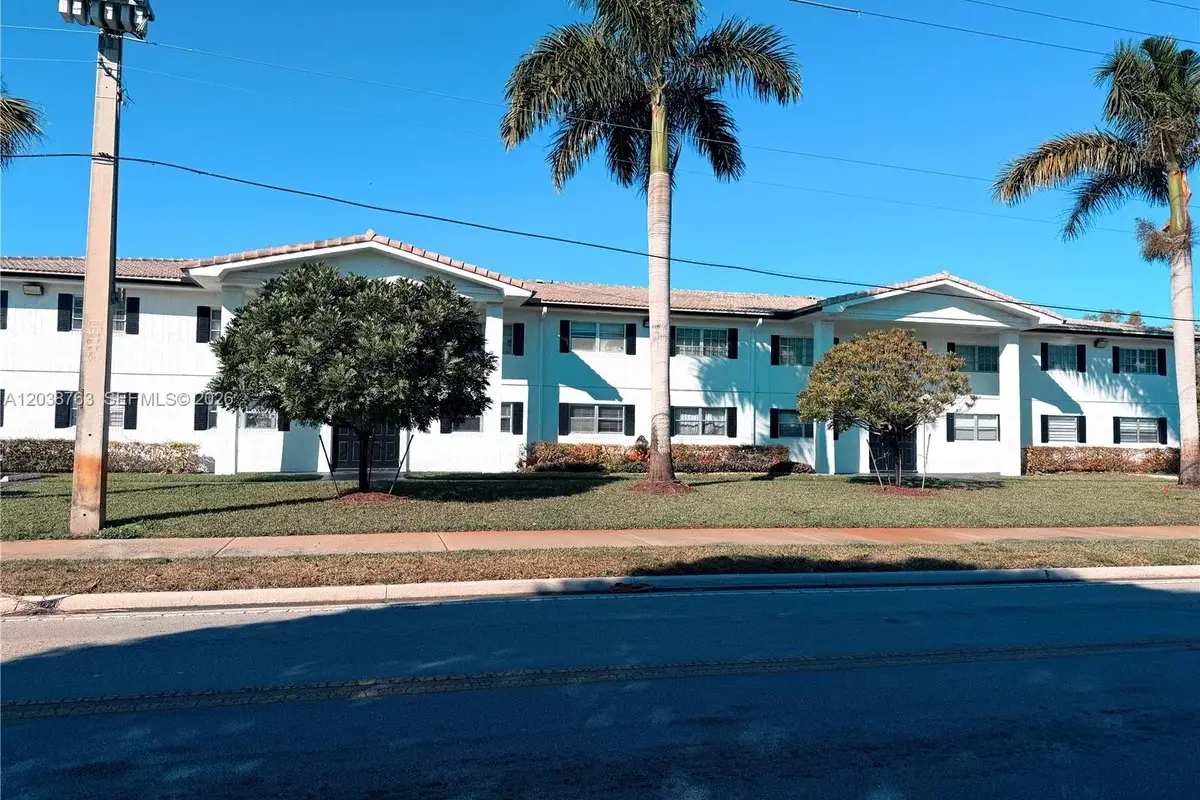 4240 Woodside Dr #4, Coral Springs: photo 1 of 20