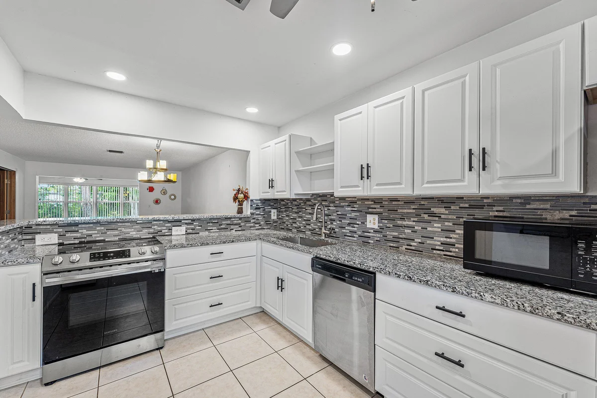 2638 Gately Dr E #125, West Palm Beach: photo 1 of 27