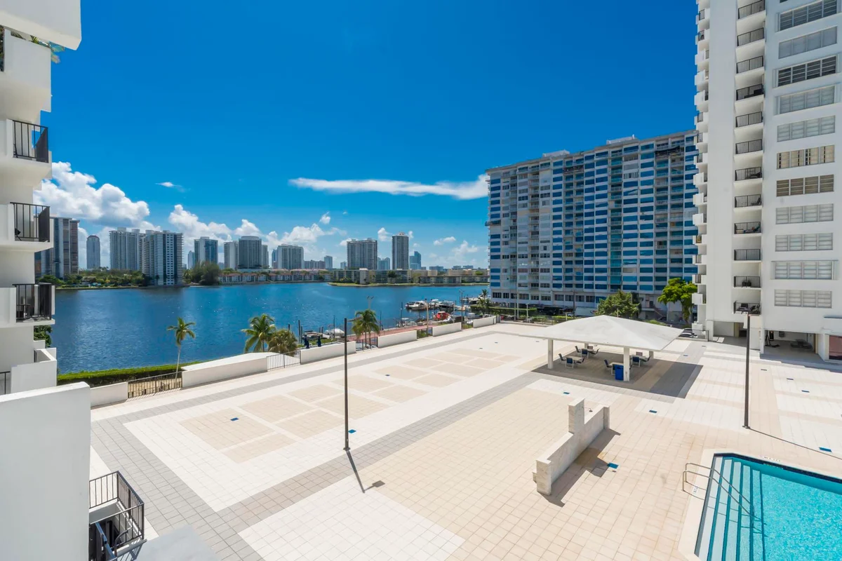 2780 NE 183rd St #504, Aventura: photo 1 of 21