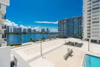 2780 NE 183rd St #504, Aventura: photo 1 of 21