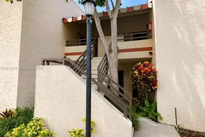 20005 NE 3rd Ct #8, Miami: photo 1 of 11