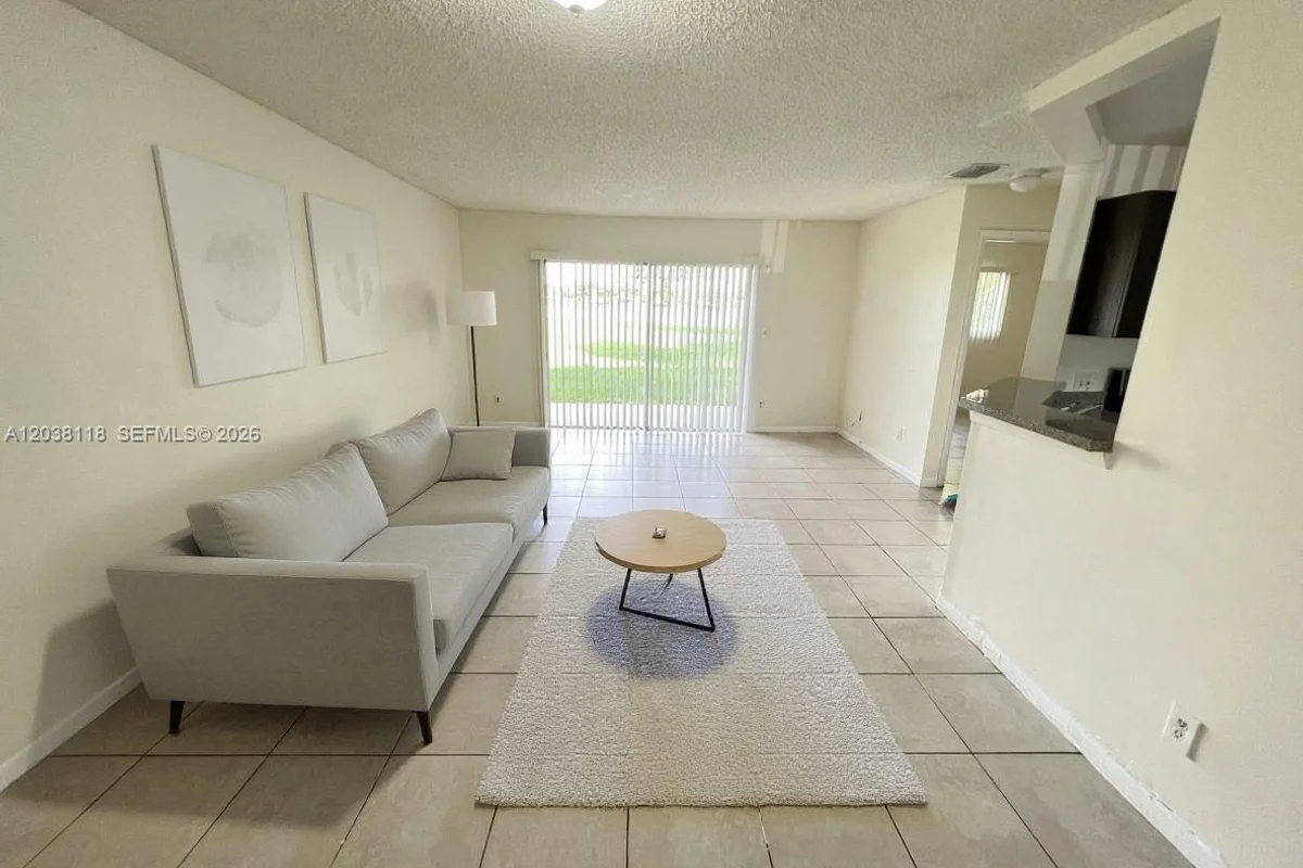 3417 NW 44th St #104, Oakland Park: photo 1 of 17