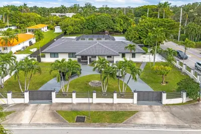 551 SW 127th Ave, Miami: photo 1 of 33