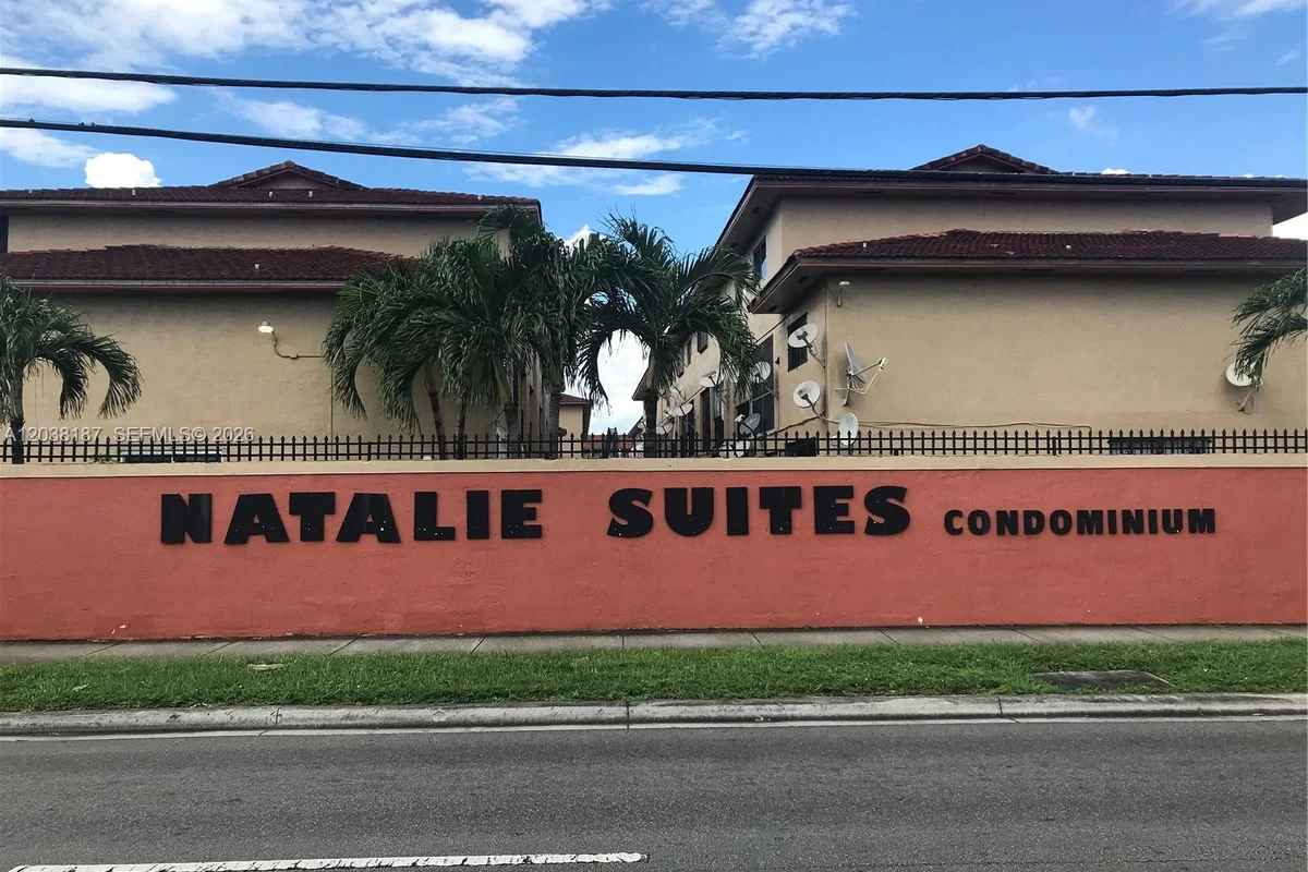 2319 W 60th St #D212, Hialeah: photo 1 of 3