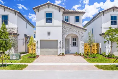 2373 NW 130th St, Miami: photo 1 of 30
