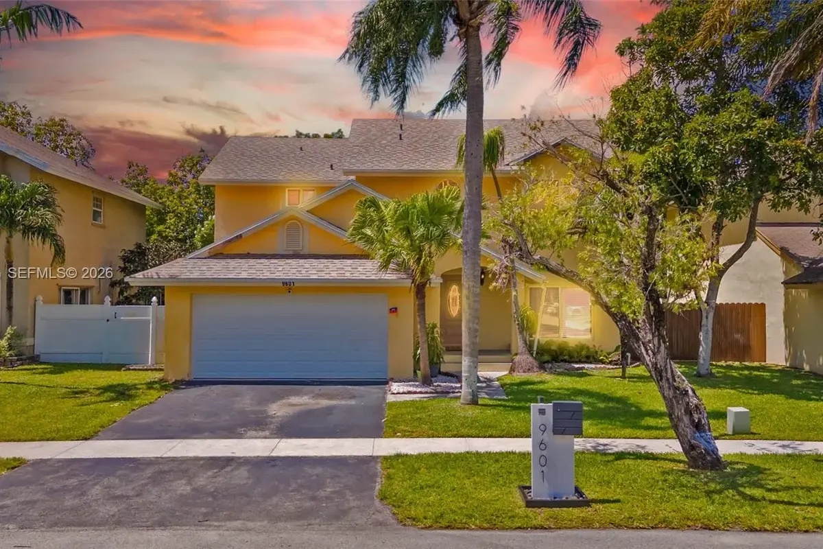 9601 SW 9th Ct, Pembroke Pines: photo 1 of 34