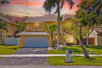 9601 SW 9th Ct, Pembroke Pines: photo 1 of 34