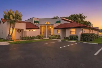 299 NW 36th Ave, Deerfield Beach: photo 1 of 46