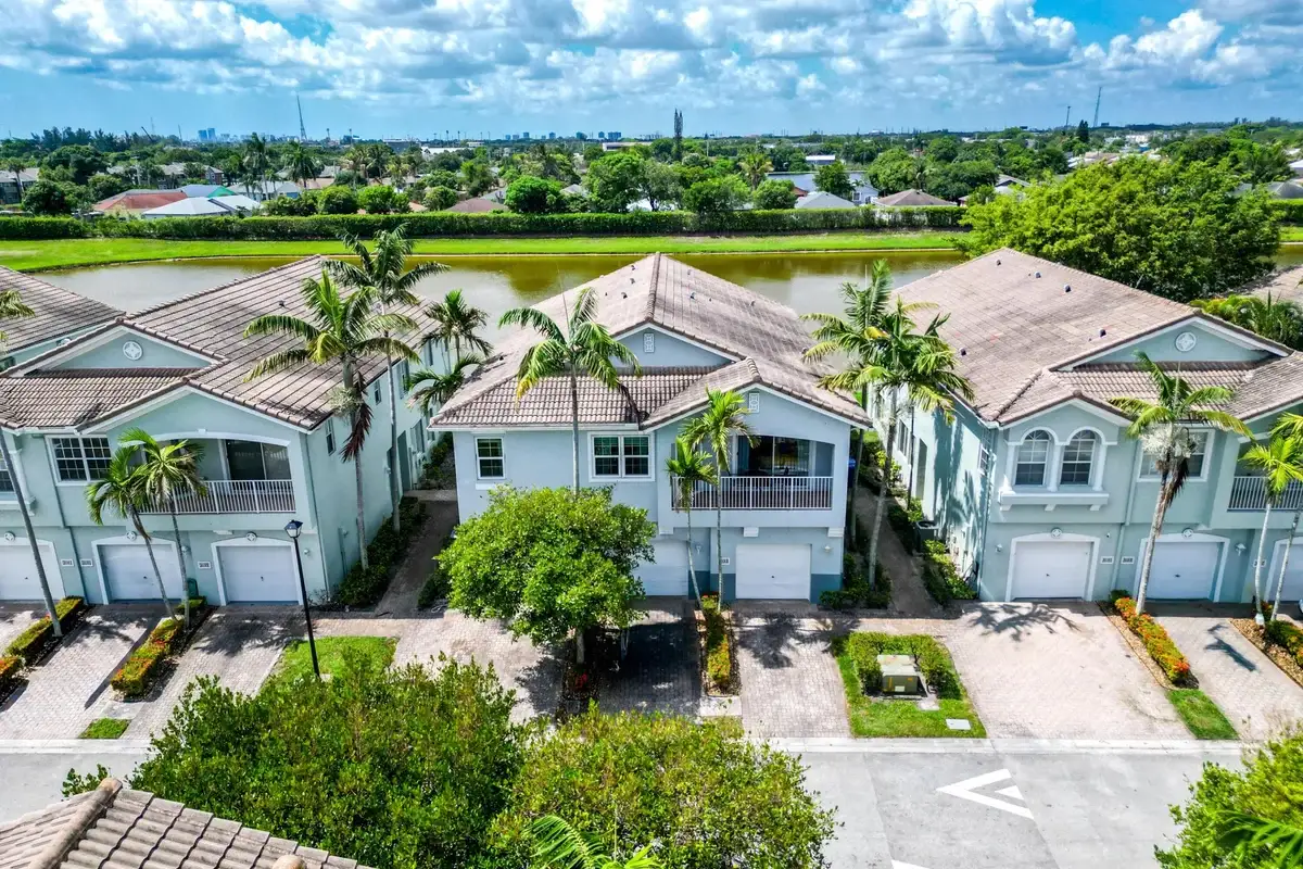3133 Laurel Ridge Cir, Riviera Beach: photo 1 of 26
