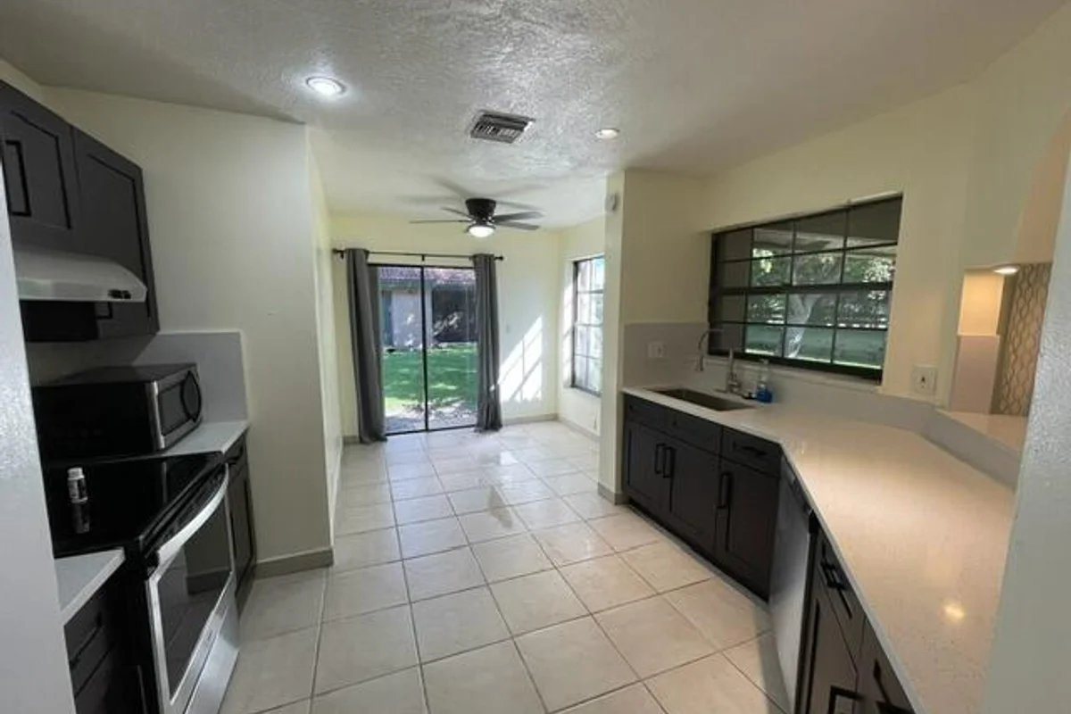 9321 W Sunrise Blvd, Plantation: photo 1 of 13
