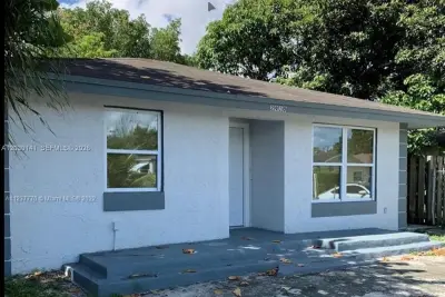 House in Pompano Beach: photo 1 of 1