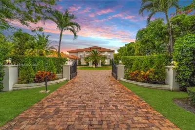 11111 SW 77th Ave, Pinecrest: photo 1 of 48