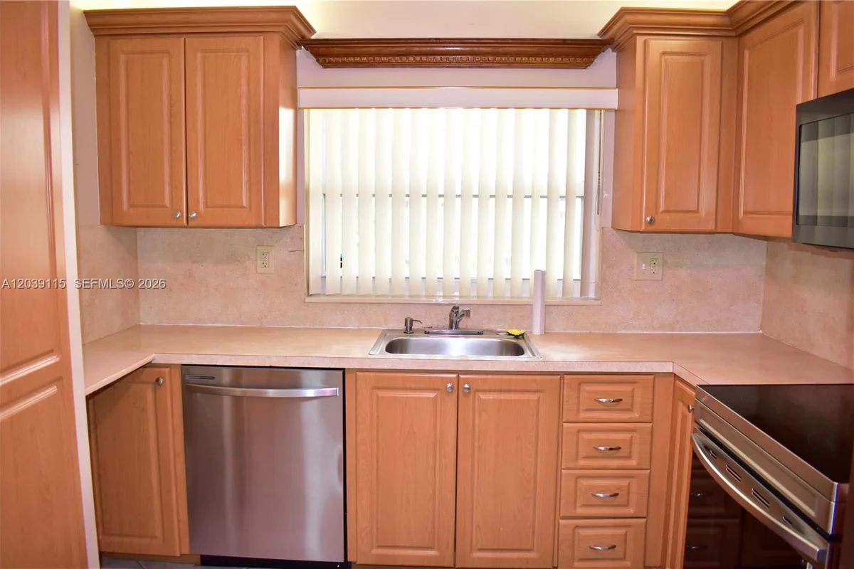 9300 Sunrise Lakes Blvd #208, Sunrise: photo 1 of 38