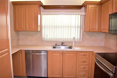 9300 Sunrise Lakes Blvd #208, Sunrise: photo 1 of 38
