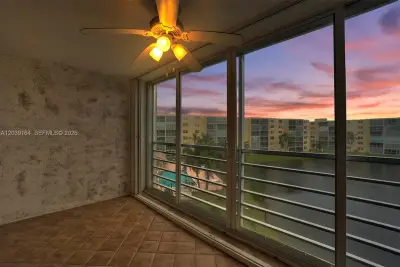 431 SE 3rd St #402, Dania Beach: photo 1 of 37
