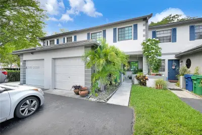 15561 SW 110th Ter, Miami: photo 1 of 39