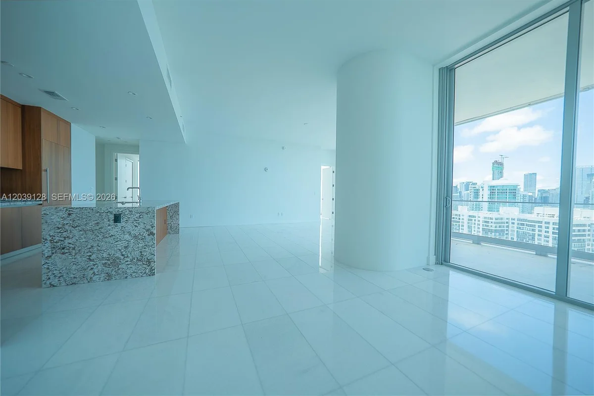 Condo in Miami: photo 1 of 26
