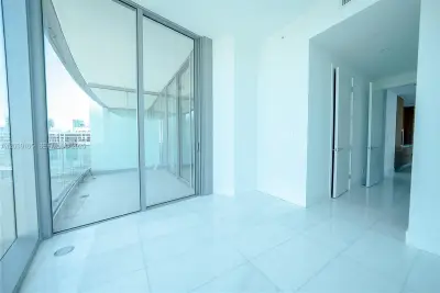 Condo in Miami: photo 1 of 24