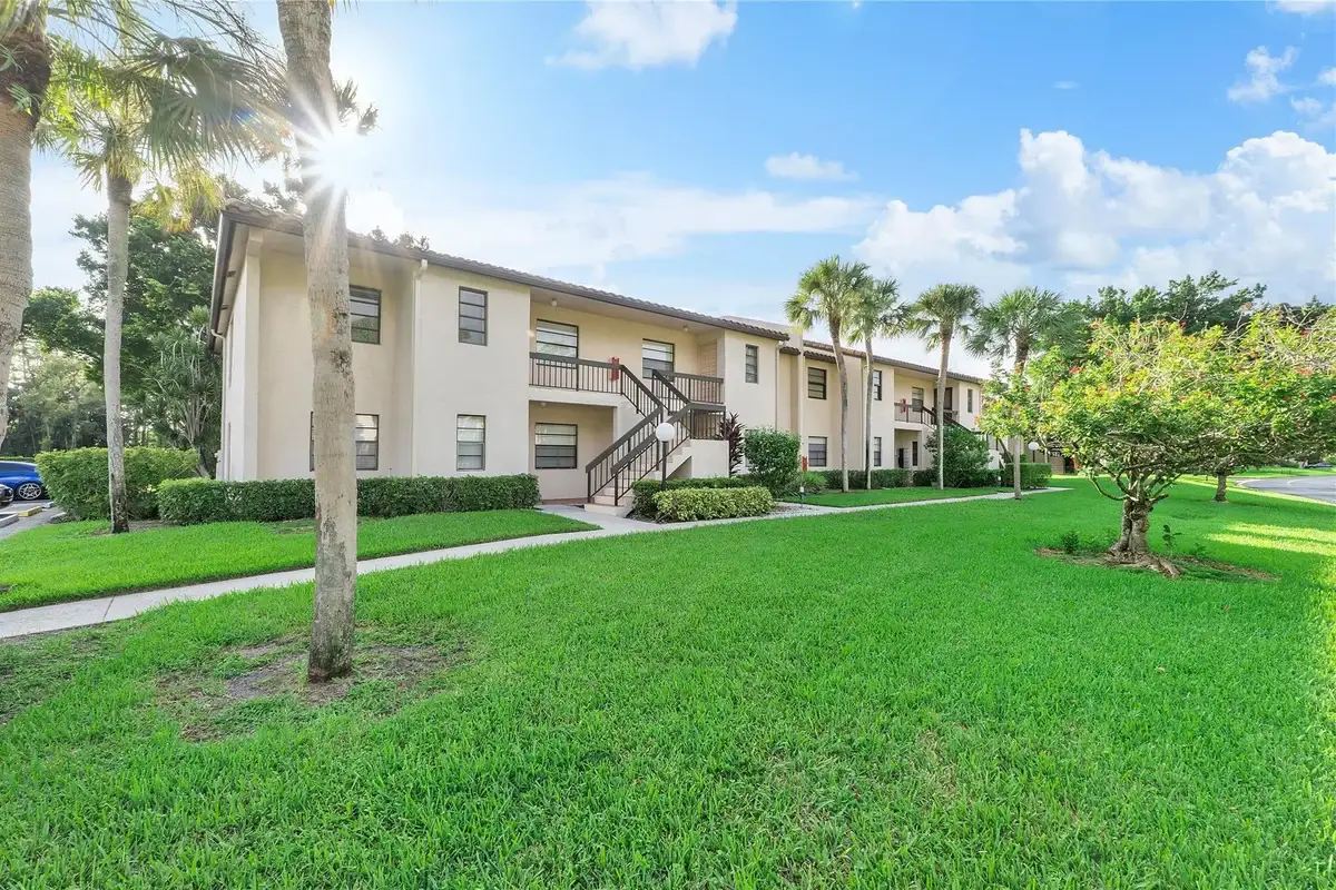 21542 Juego Cir #27h, Boca Raton: photo 1 of 12