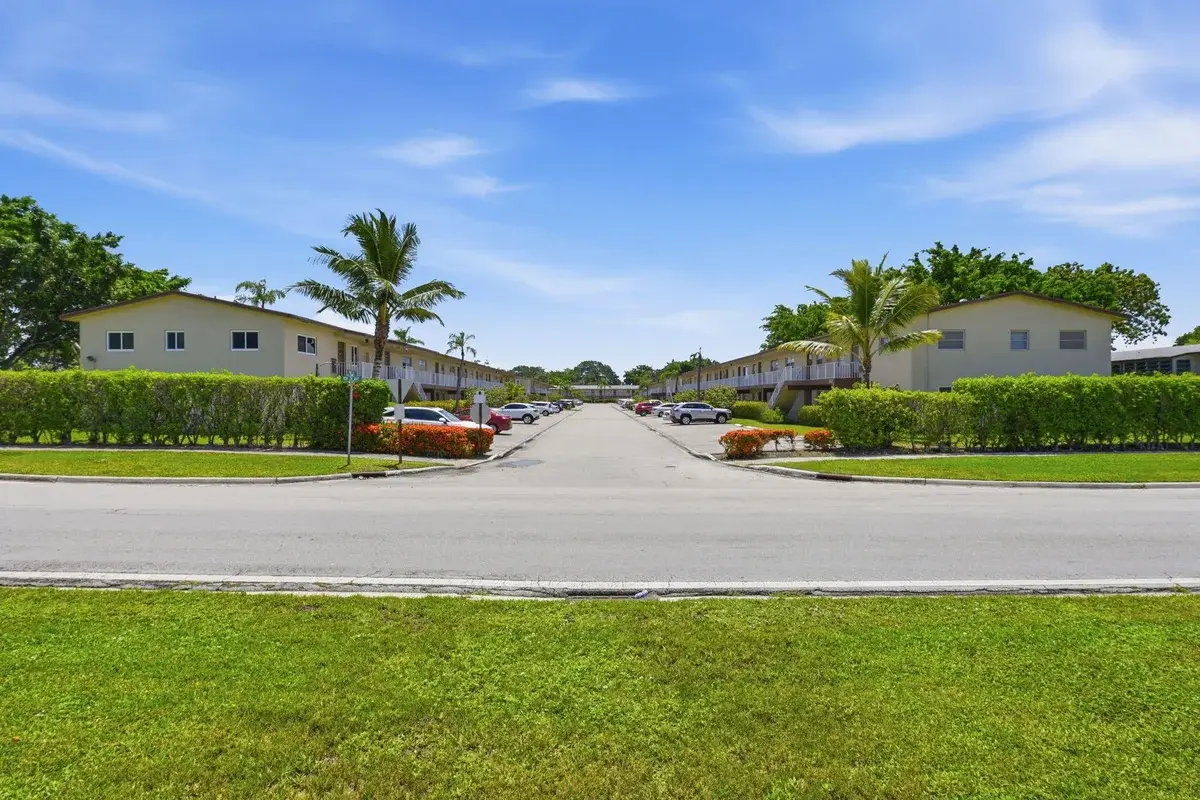 7505 NW 5th Pl #203, Margate: photo 1 of 37